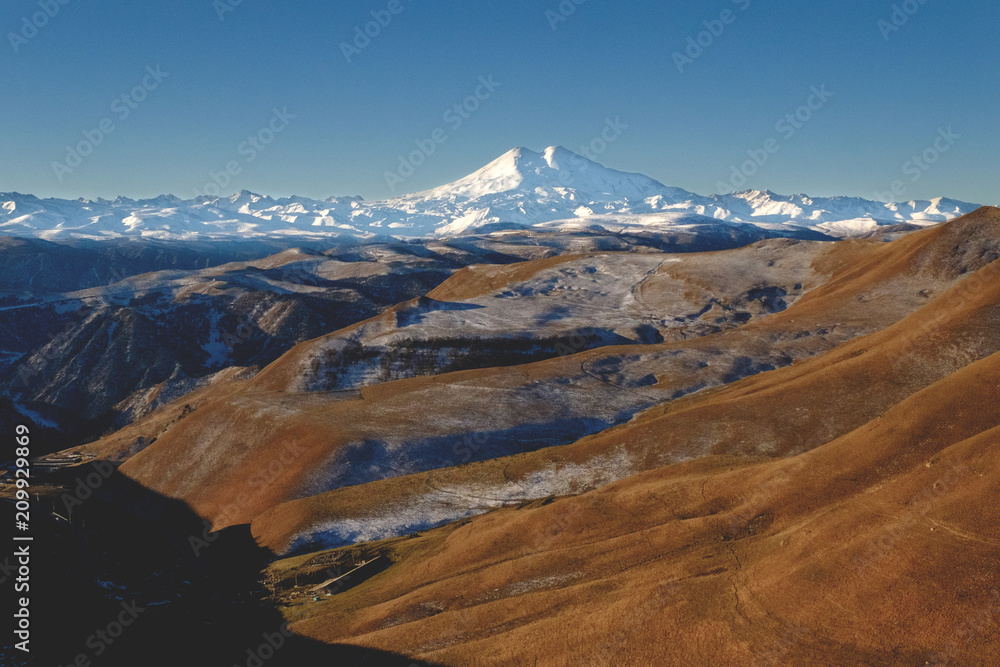 Вид на Эльбрус с плато  Шатджатмаз