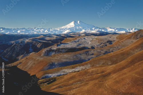 Вид на Эльбрус с плато Шатджатмаз