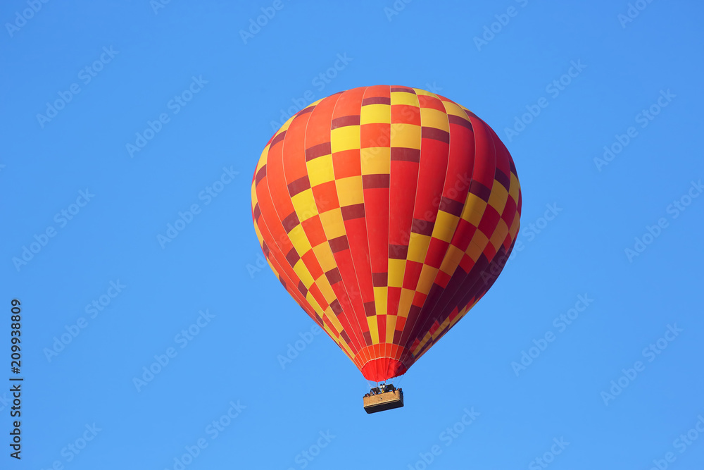 Naklejka premium colored balloon with people flying in the sky in Cappadocia