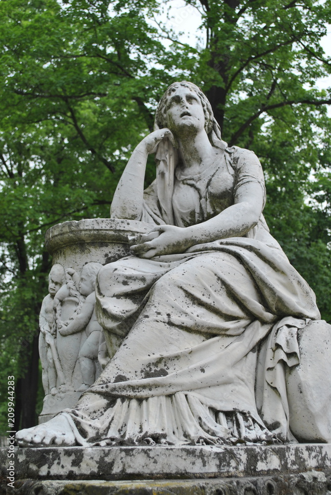 Posąg kobiety