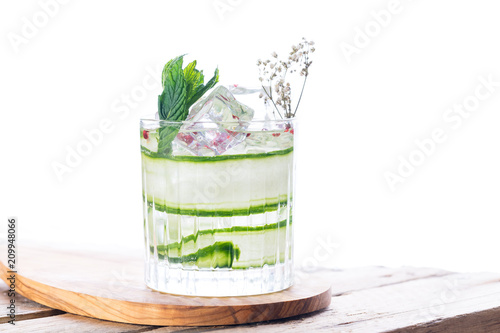 Obraz na płótnie ID: 794076517 fancy gin and tonic selection drink alcohol cocktail craft fresh fruit spices mint glass bar w salonie