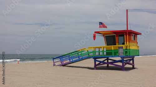 A life guard tower in Venice Beach, CA is painted in rainbow colors for LBGT Pride month © Simone