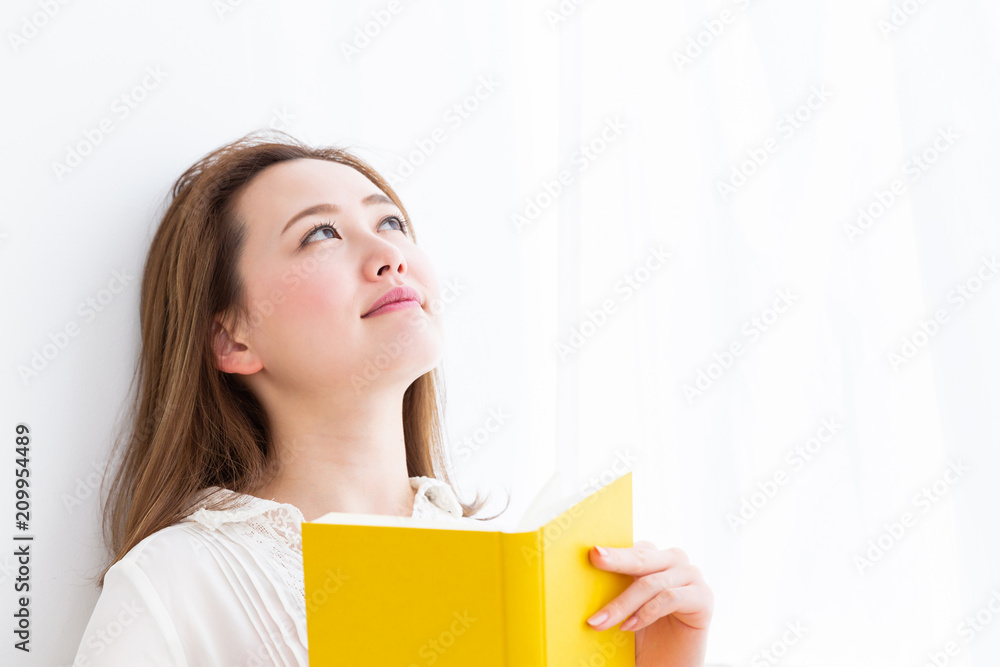 本を読む女性 本を読む女性