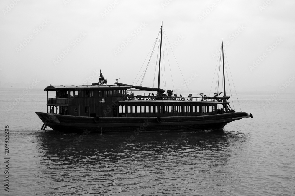 Halong Bay (UNESCO), Vietnam Halong Bay (UNESCO), Vietnam