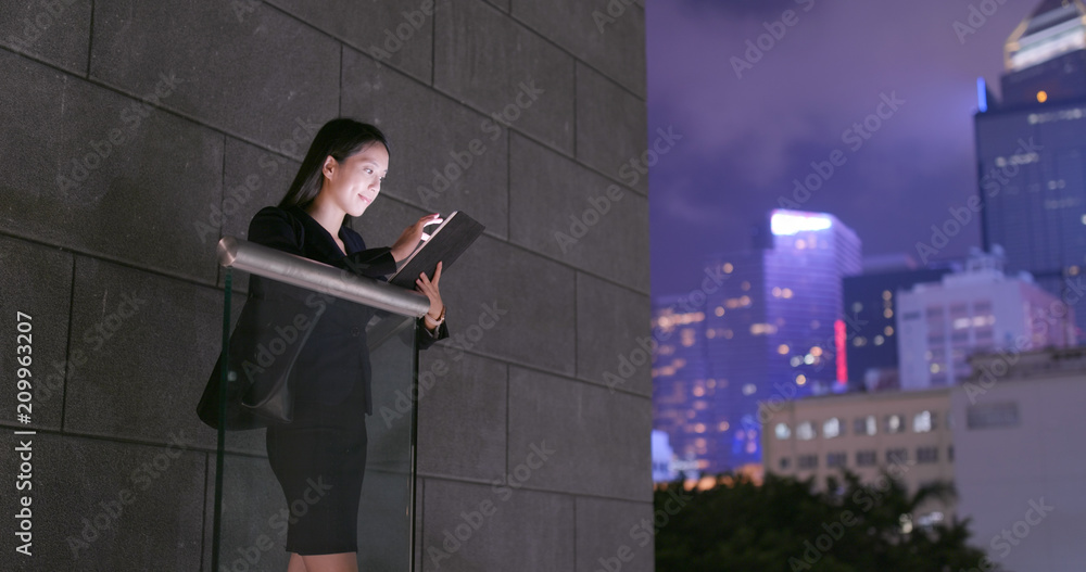 Businesswoman use of cellphone at night