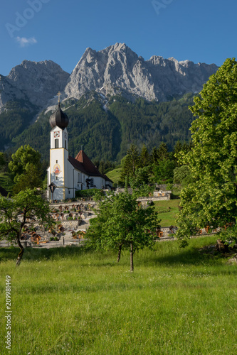 Waxenstein mit Dorfkirche photo