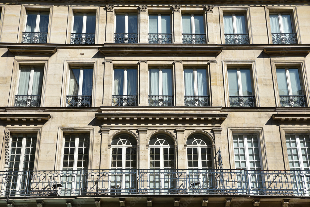 Bel immeuble parisien, France