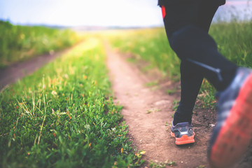 Sierkussen Joggen Joggen buiten in de natuur  © petunyia