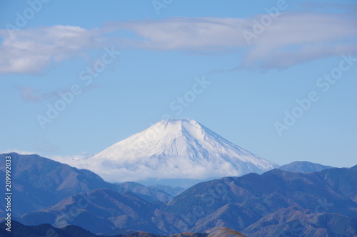 高尾山頂から見た冬の富士山