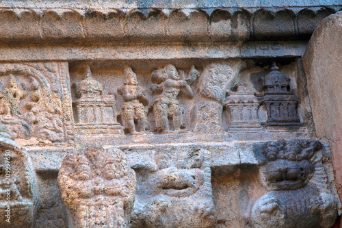Panel depicting story of Sundara, Northern wall of mandapa, Airavatesvara Temple, Darasuram, Tamil Nadu
