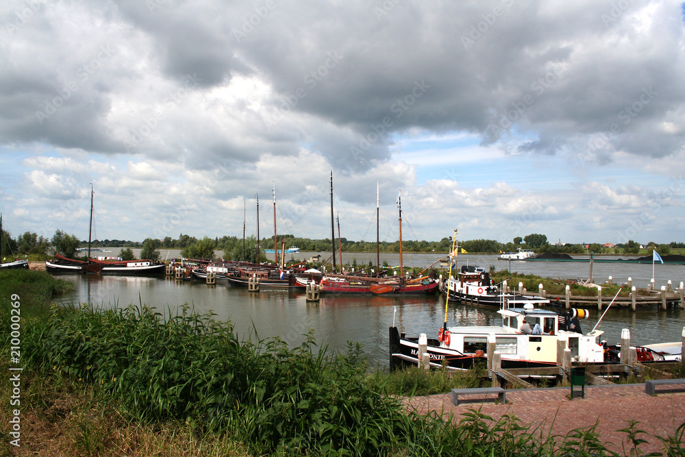 Fototapeta premium Boats mooring on the quay of the embanked river Maas