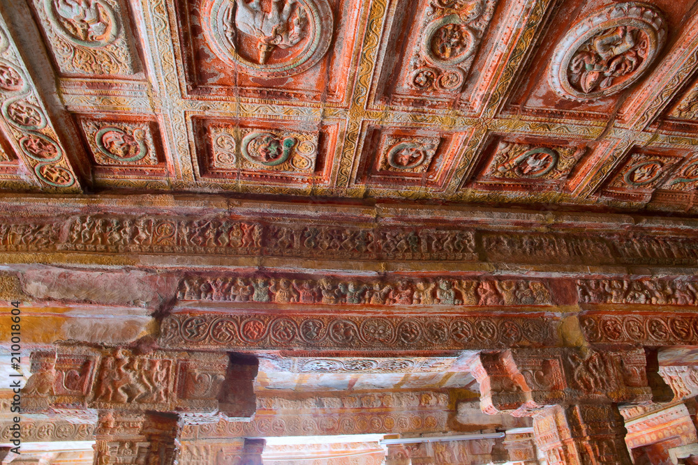 Sulptures and carvings on the ceiling and pillars, Nataraja mandapa, Airavatesvara Temple complex, Darasuram, Tamil Nadu