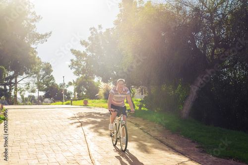 Fototapeta Naklejka Na Ścianę i Meble -  Young fit man during a bike ride on a sunny day.