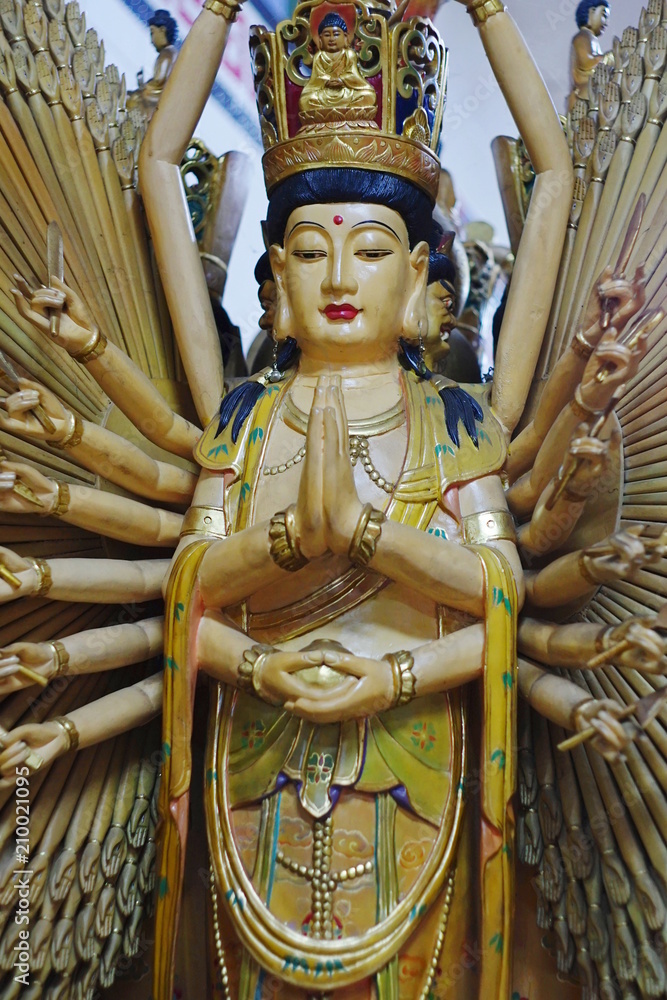 Fototapeta premium Guanyin prang thuousand hands.
