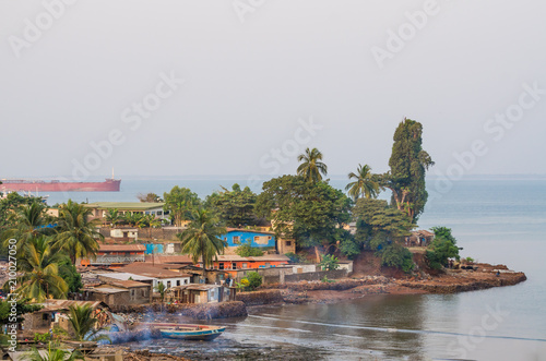 Obraz na plátne View over slums of Freetown at the sea where the poor inhabitants of this Africa