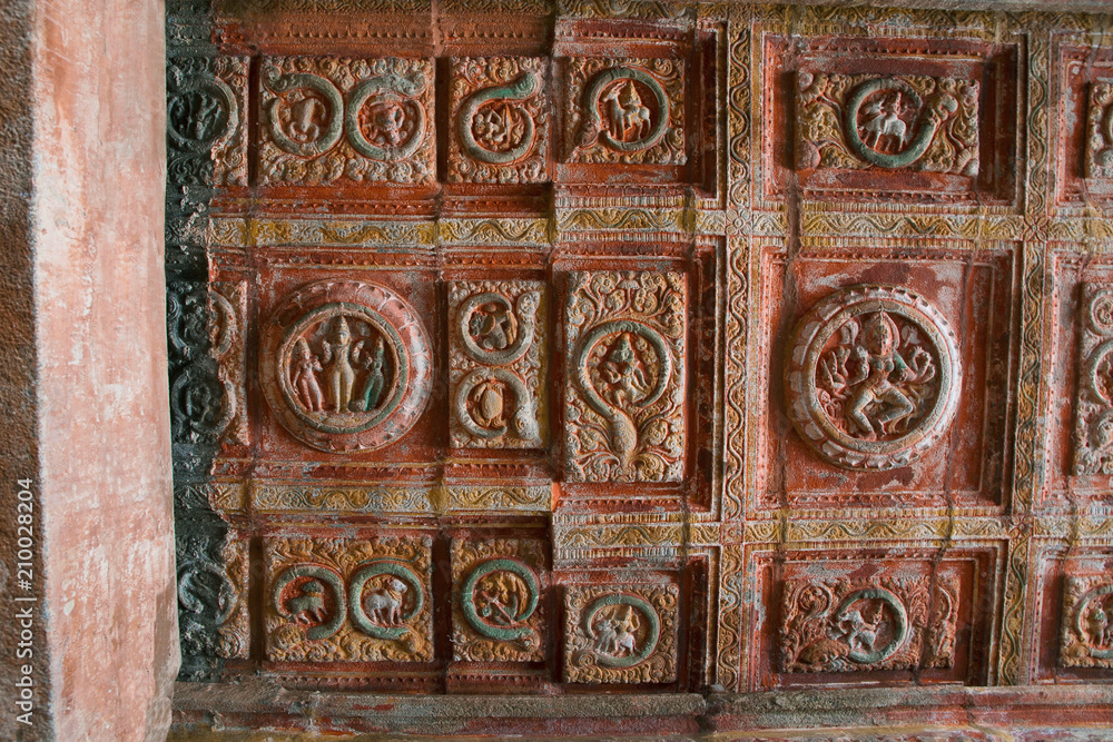 Sun god and sun signs surrounding it on the ceiling, Nataraja mandapa, Airavatesvara Temple complex, Darasuram, Tamil Nadu Sun god and sun signs surrounding it on the ceiling, Nataraja mandapa, Airavatesvara Temple complex, Darasuram, Tamil Nadu