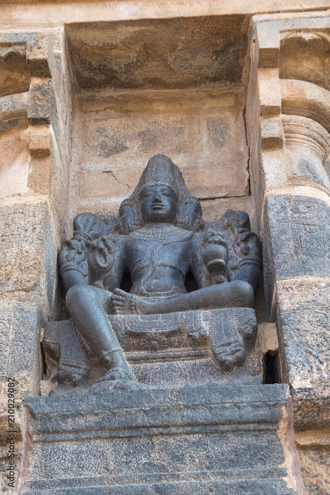 Three-faced candesa, Trimurti, niche in northern wall, Airavatesvara Temple complex, Darasuram, Tamil Nadu