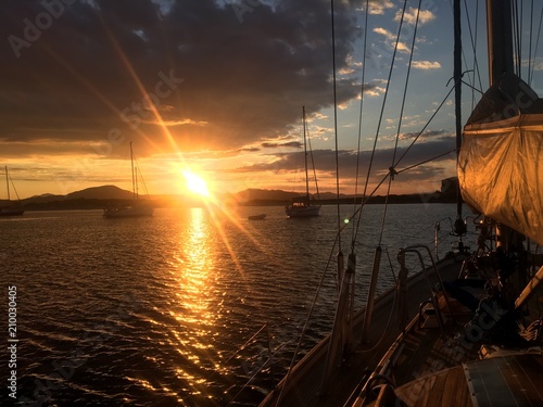 Fototapeta Naklejka Na Ścianę i Meble -  tramonto in barca