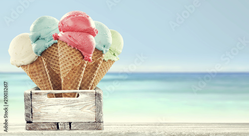 Tablou canvas Ice cream and beach