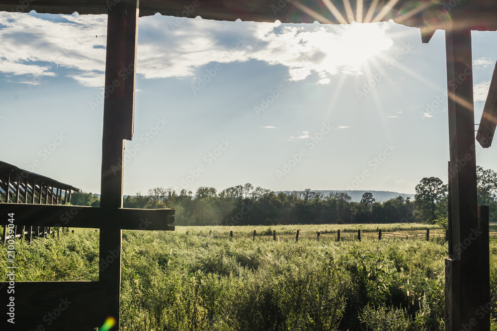 Fototapeta premium Starburst Sun Under the Eve of a Barn