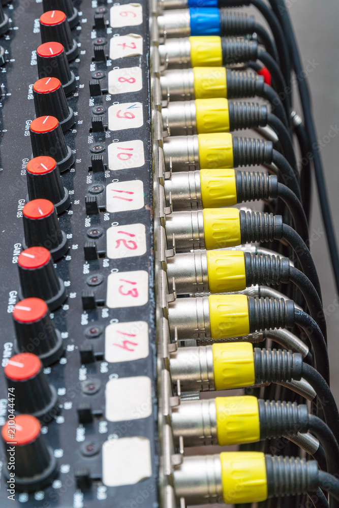 Audio cables and connectors in studio equipment Audio cables and connectors in studio equipment
