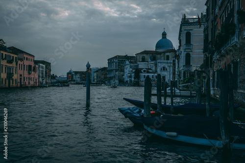 Fototapeta Naklejka Na Ścianę i Meble -  Canals and boats, Venice Italy