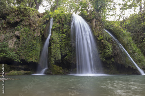 Wasserfall mit Langzeitbelichtung aufgenommen