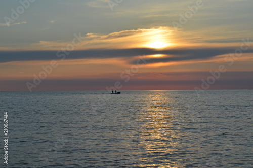 Zachód słońca nad spokojnym morzem, Istria © Ewa