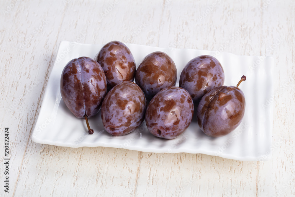 Obraz premium Tasty fresh plums