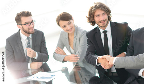 Wallpaper Mural handshake partners at a business meeting Torontodigital.ca