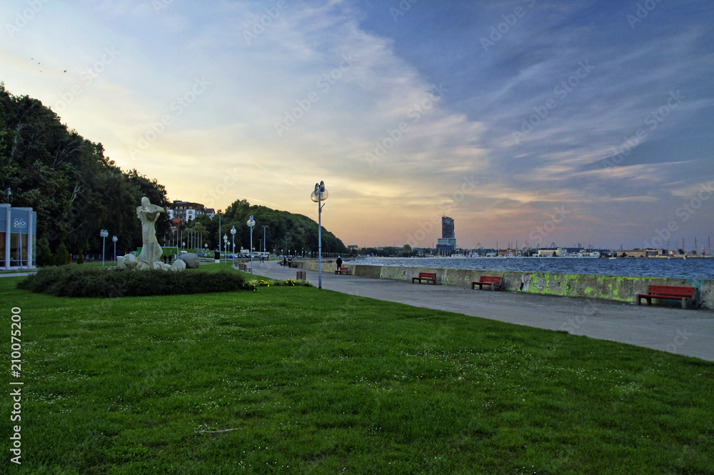 Fototapeta premium GDYNIA, POLAND: SEPTEMBER 29, 2017 - The late afternoon view of Arka Gdynia Square on September 29, 2017. Square is located at Seaside Boulevard in center city-port of Gdynia, Poland