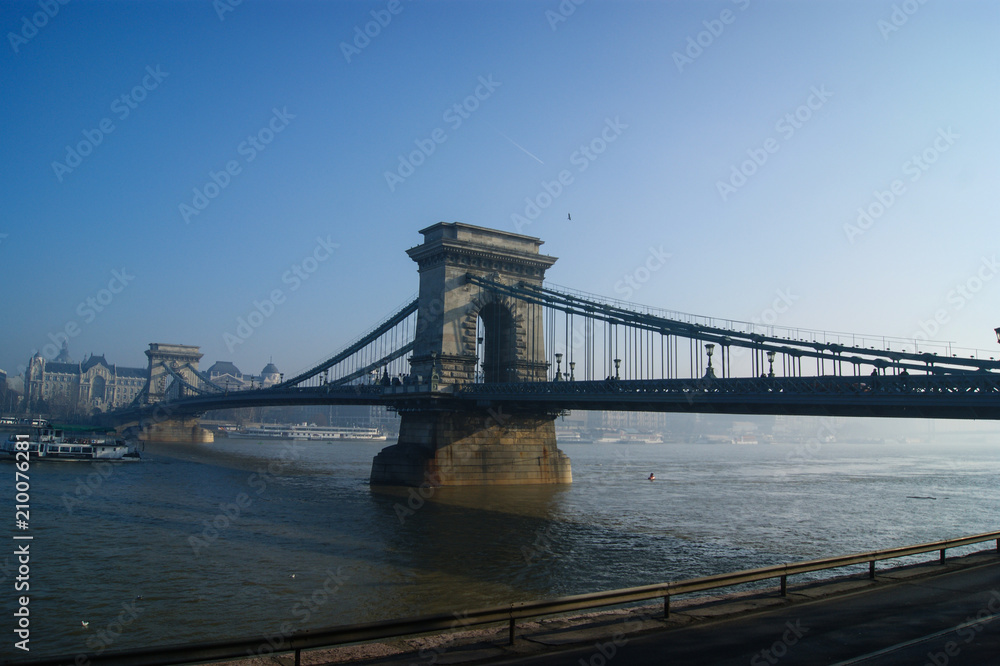 Obraz premium Chain Bridge