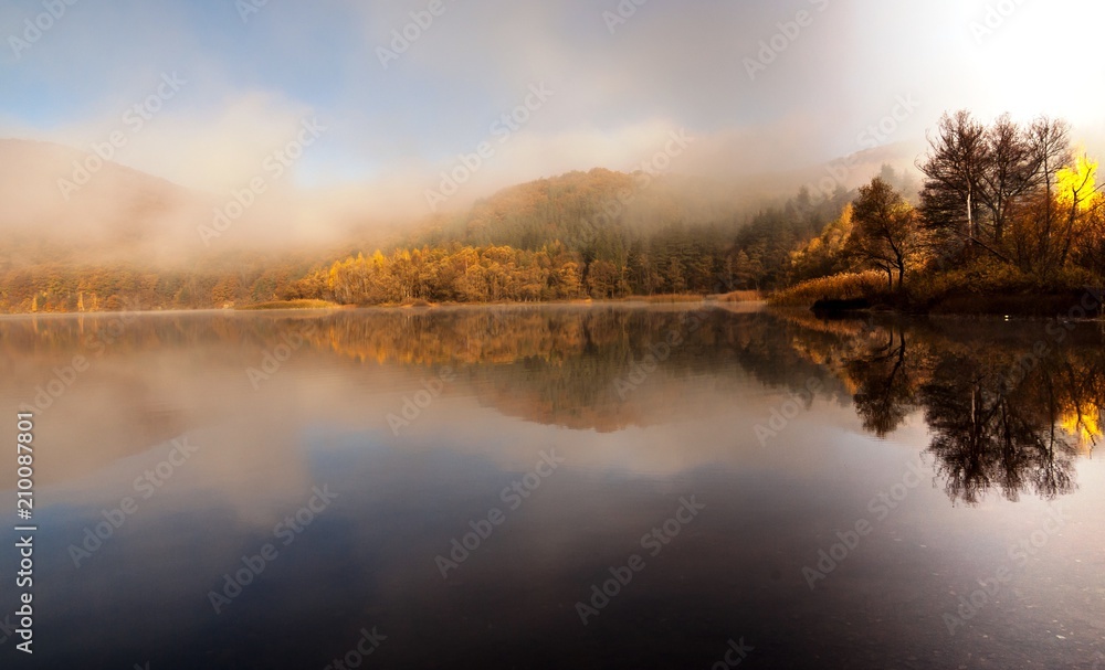 Obraz premium Fog over the lake