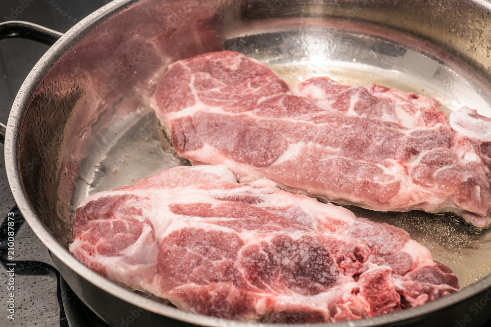 Rindfleisch in einer Pfanne Rindfleisch in einer Pfanne