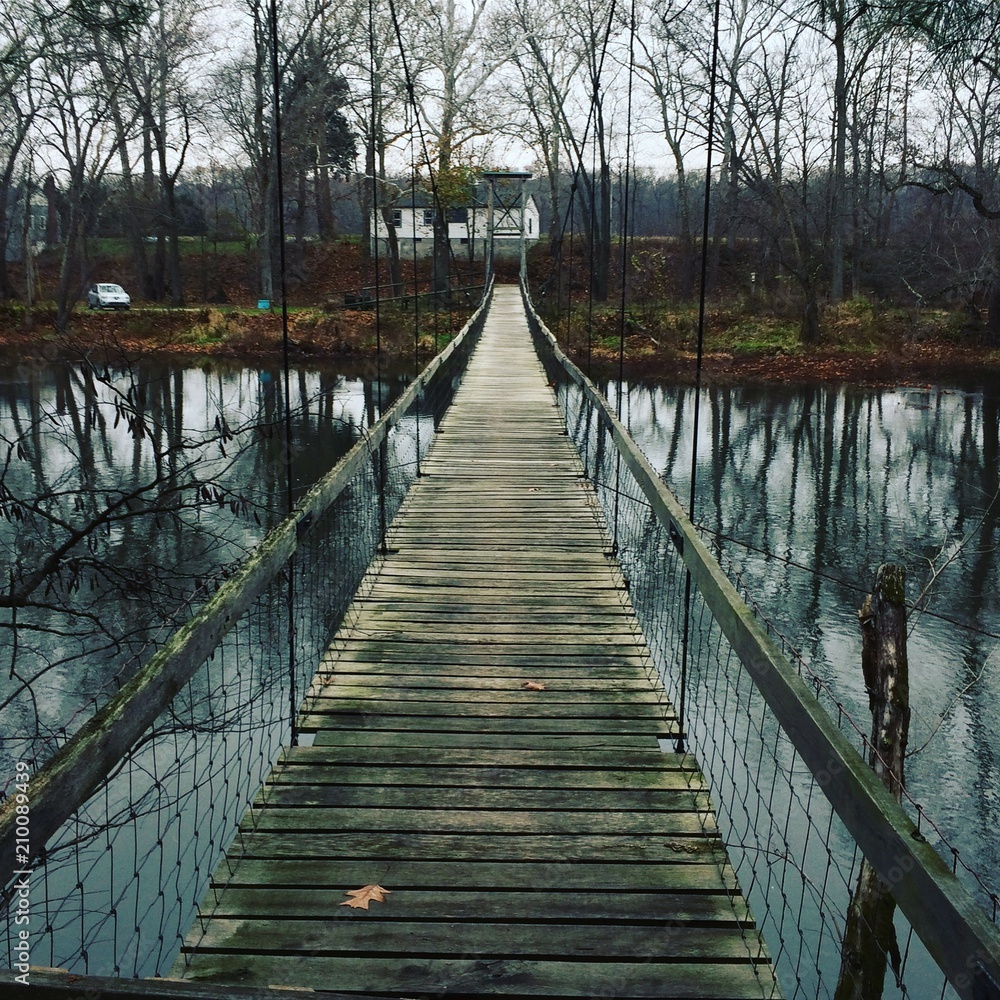 Naklejka premium Old wooden bridge