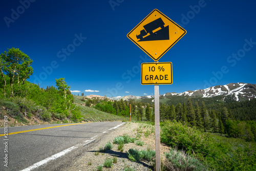 10% Grade Sierra Mountain Road Sign