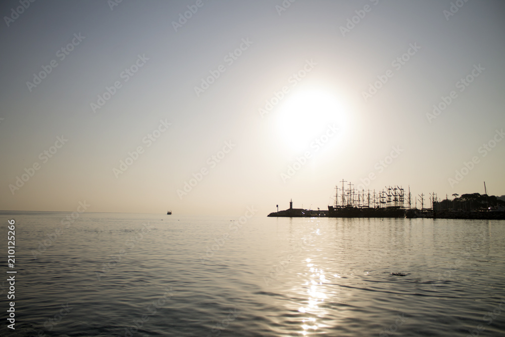 Obraz premium Sea sunset. Amazing cloudscape on the sky.