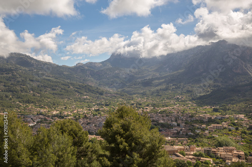 Fototapeta Naklejka Na Ścianę i Meble -  A view in the mountains above Palma in Majorca