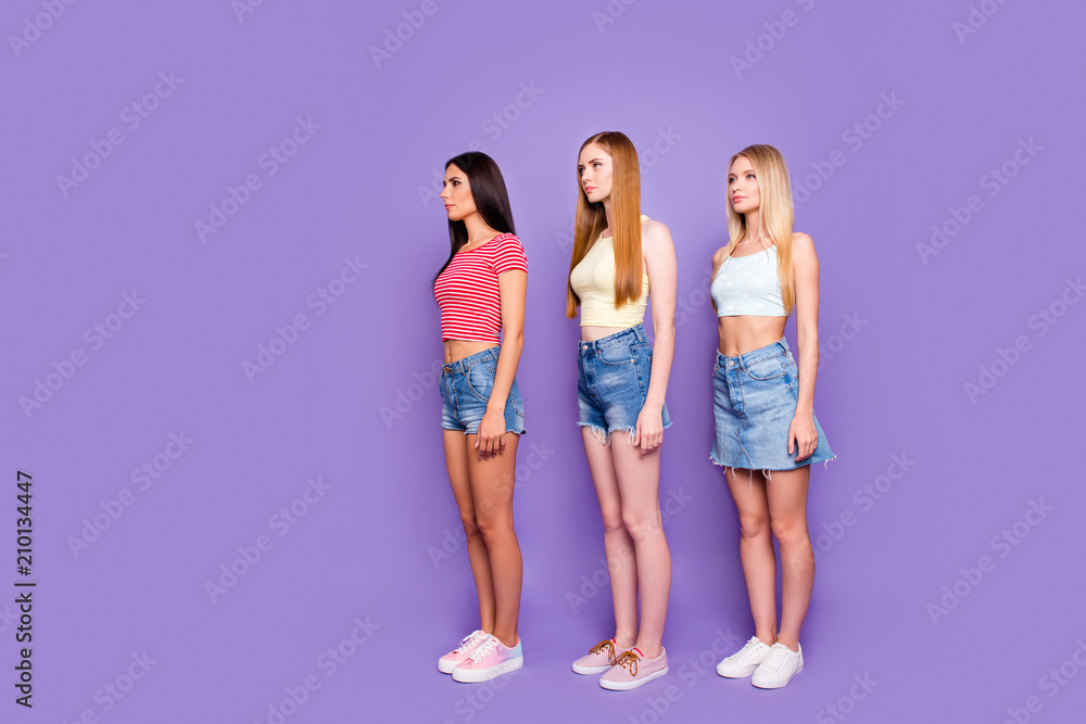 Naklejka premium Full body vertical portrait of attractive gorgeous girls in casual outfits isolated on bright violet background. Weight loss diet weightloss healthy food concept
