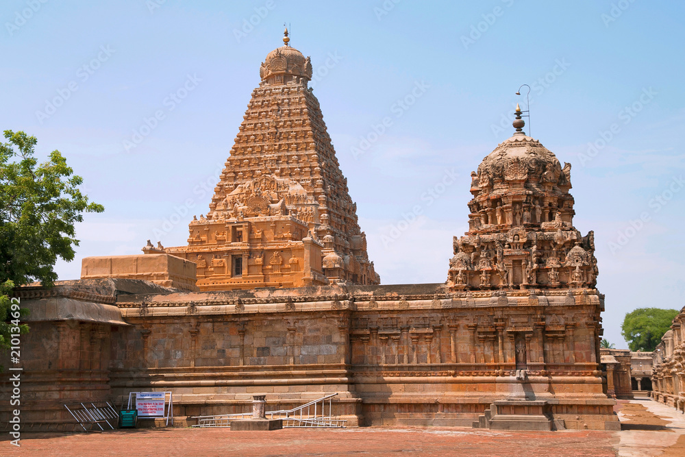 Amman shrine and Brihadisvara Temple in the background , Tanjore, Tamil Nadu
