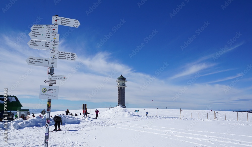 Ein Denkmal auf dem Feldberg in Süddeutschland zwischen Freiburg in Breisgau und Titisee im Schwarzwald Ein Denkmal auf dem Feldberg in Süddeutschland zwischen Freiburg in Breisgau und Titisee im Schwarzwald