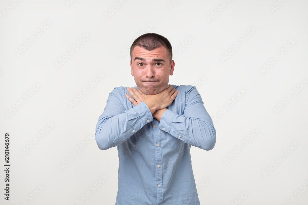 Man in a blue shirt strangled himself. Man in a blue shirt strangled himself.