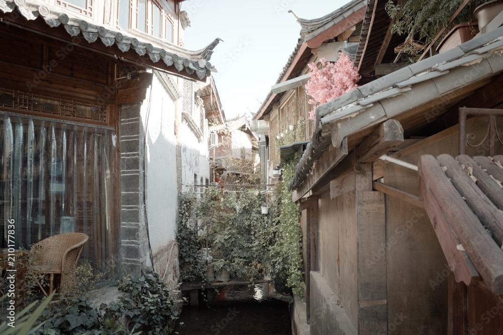 View of a canal in the Old Town of Lijiang (Yunnan, China) View of a canal in the Old Town of Lijiang (Yunnan, China)