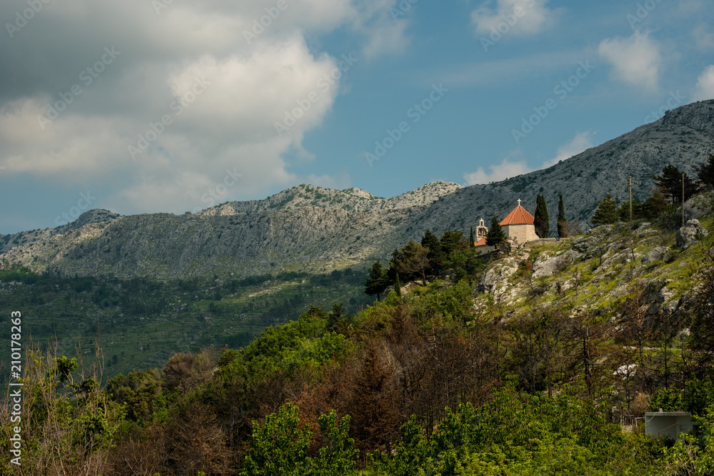 Abgeschiedenes Kloster in der kroatischen Bergen