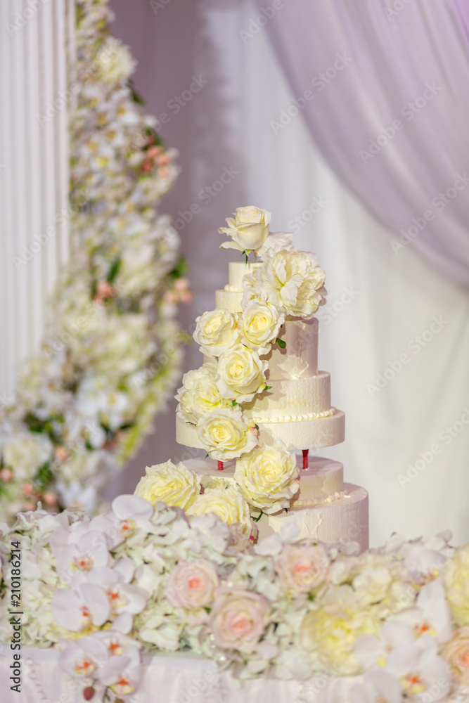White wedding cake with flowers and blueberries White wedding cake with flowers and blueberries