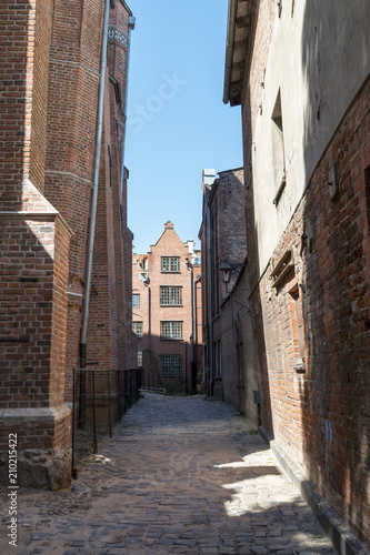 Fototapeta Naklejka Na Ścianę i Meble -  Narrow alley in Gdansk