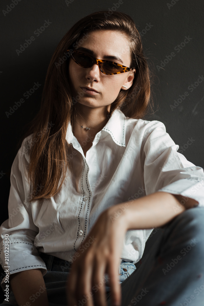 Portraits of beautiful brunette girl in sunglasses Portraits of beautiful brunette girl in sunglasses