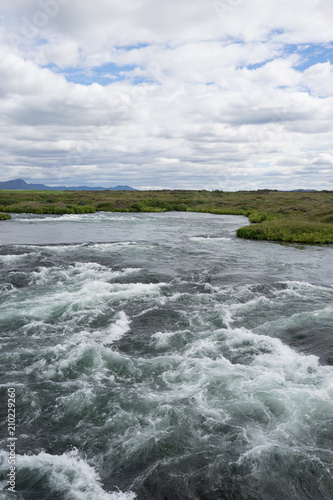 Fluss-Landschaft im Gebiet um den M  vatn-See   Nord-Island