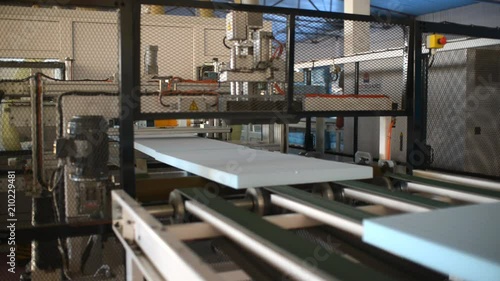  Plant conveyor manufacturing polyurethane foam insulation panel