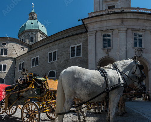Impressionen aus Salzburg - Fiaker am Domplatz